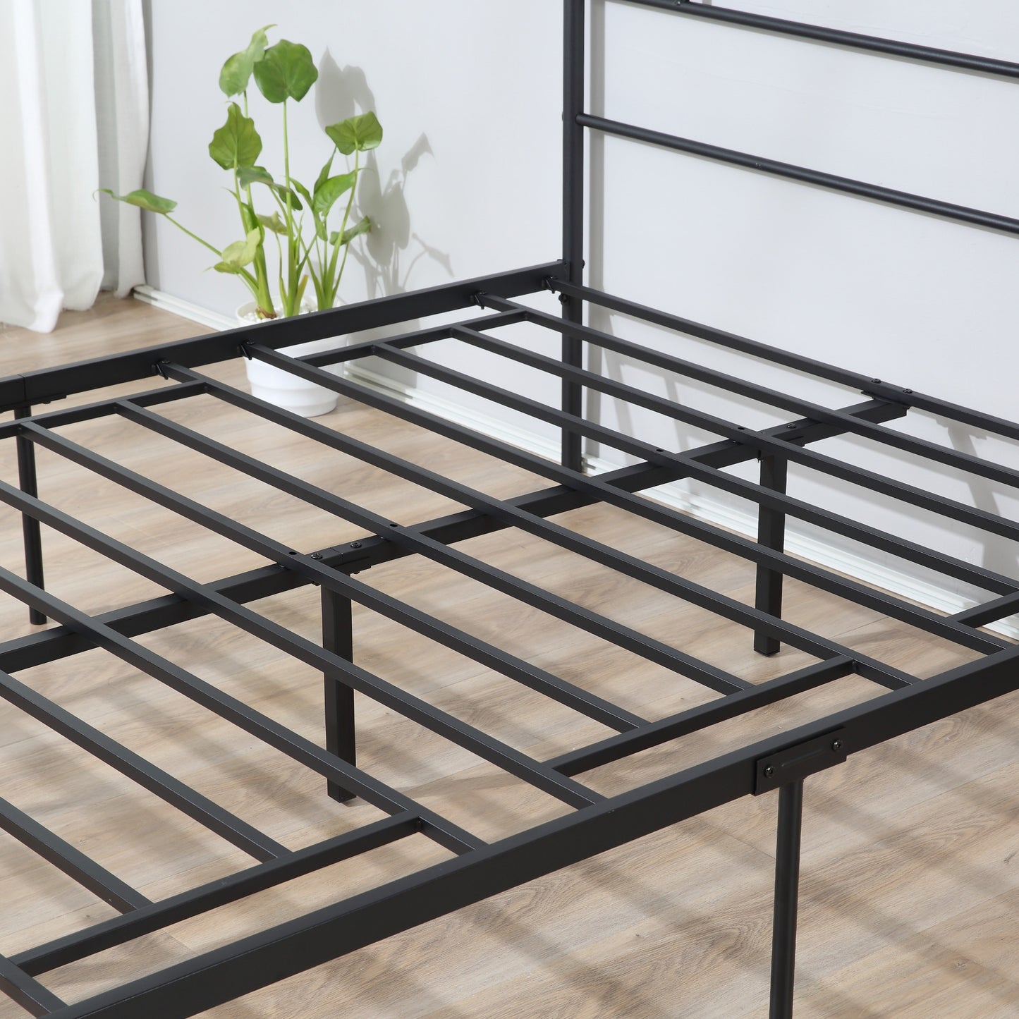 SvvalkaKing Metal Bed Frame w/ Headboard and Footboard