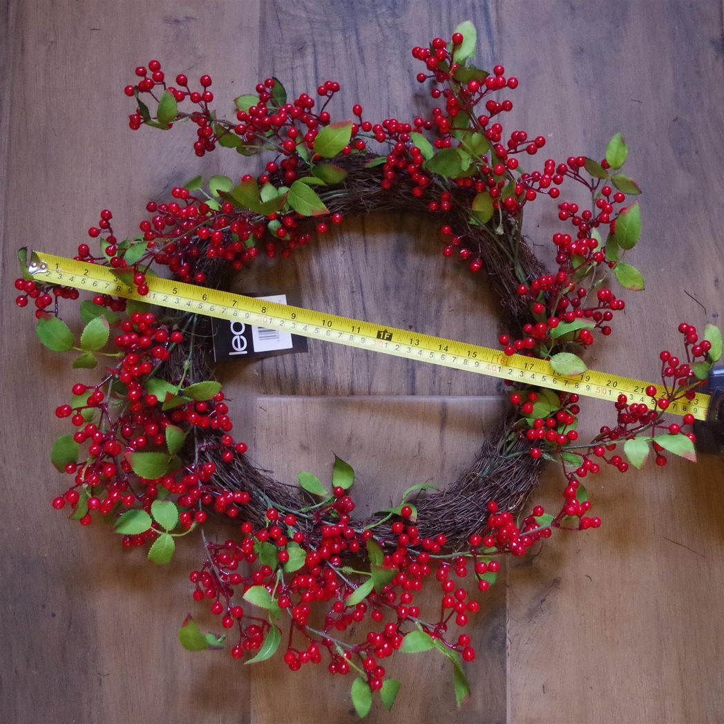 60cm (24 inches) Large Luxury Christmas Natural Look Red Berry Floristry Wreath
