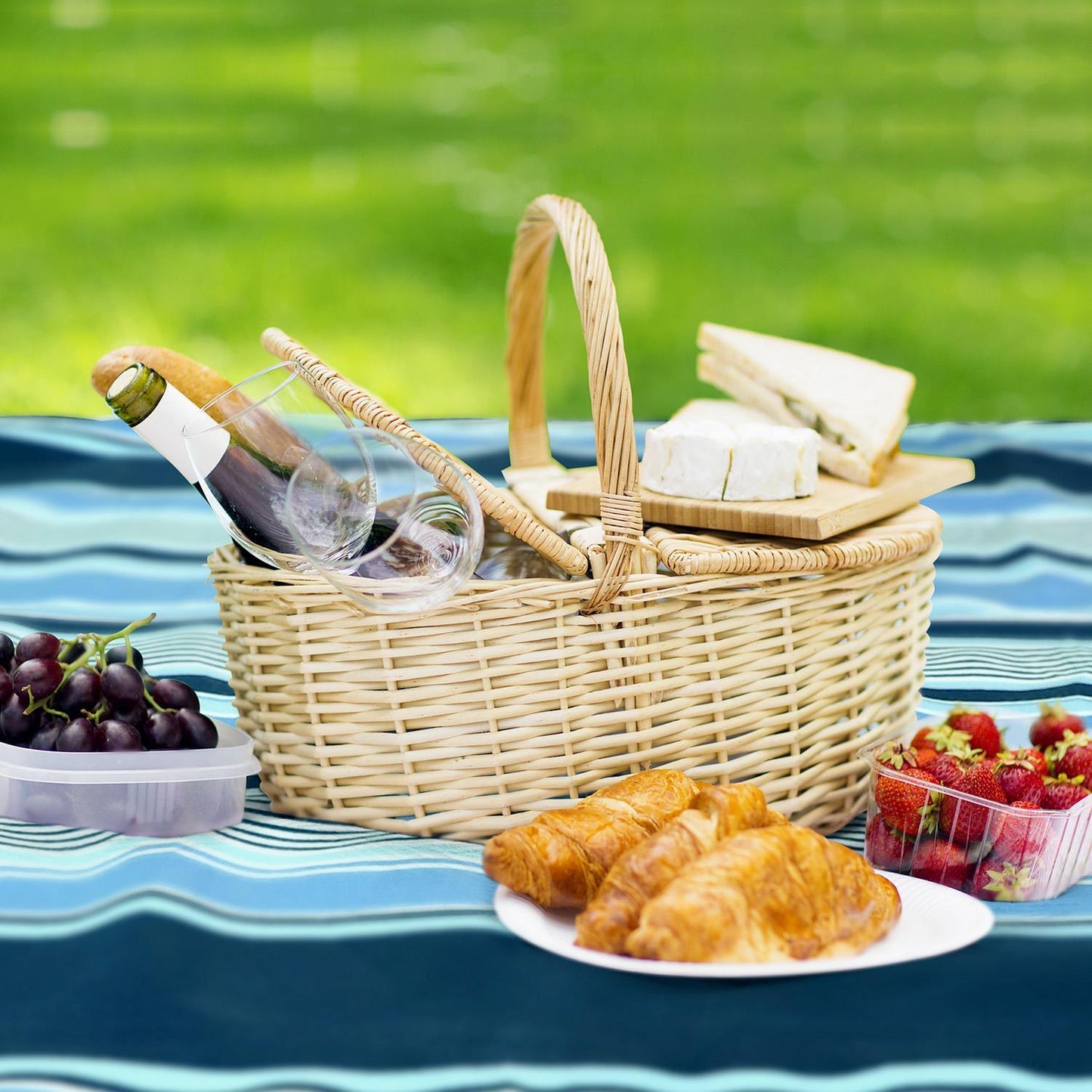 Vinsani Blue Stripe 260X220cm Picnic Rug 0000285